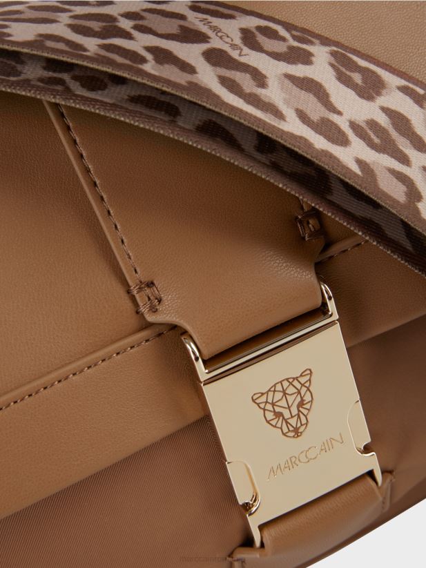 geantă de umăr „regândește împreună”. Marc Cain caramel strălucitor accesorii 4826HH1500