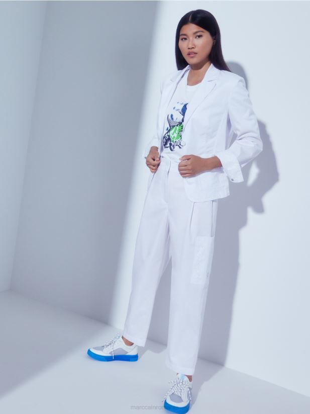 figura îmbrățișare „regândiți împreună” blazer Marc Cain alb îmbrăcăminte 4826HH178