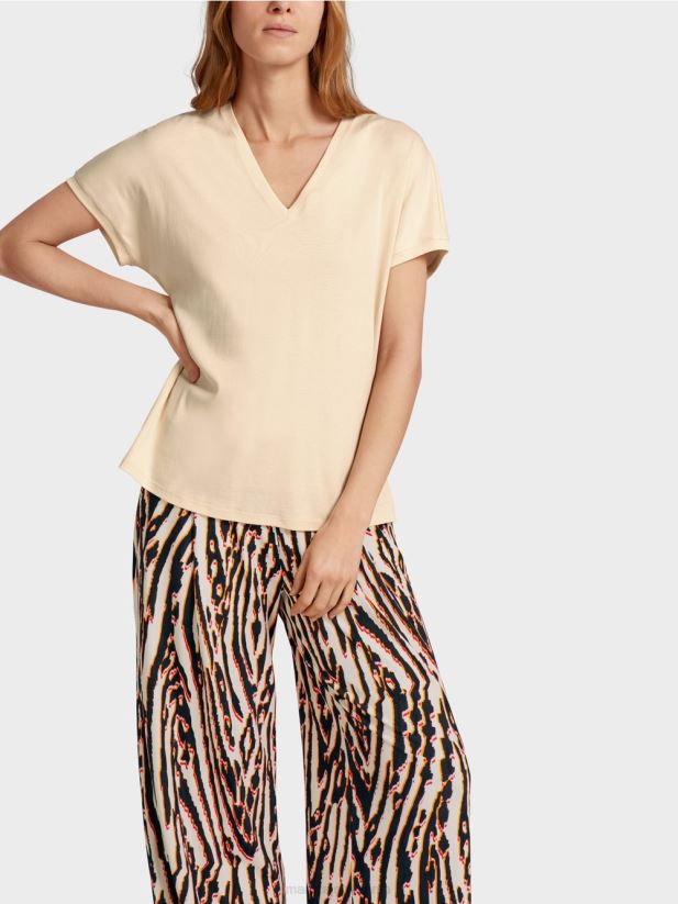 tricou simplu cu decolteu în V Marc Cain cremă îmbrăcăminte 4826HH1374