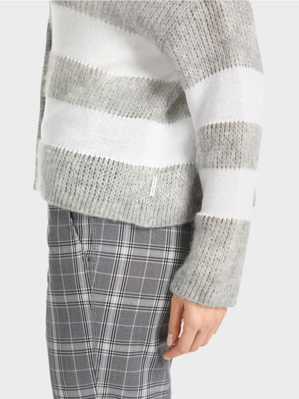 V-cardigan „tricotat în germania” Marc Cain gri argintiu îmbrăcăminte 4826HH327