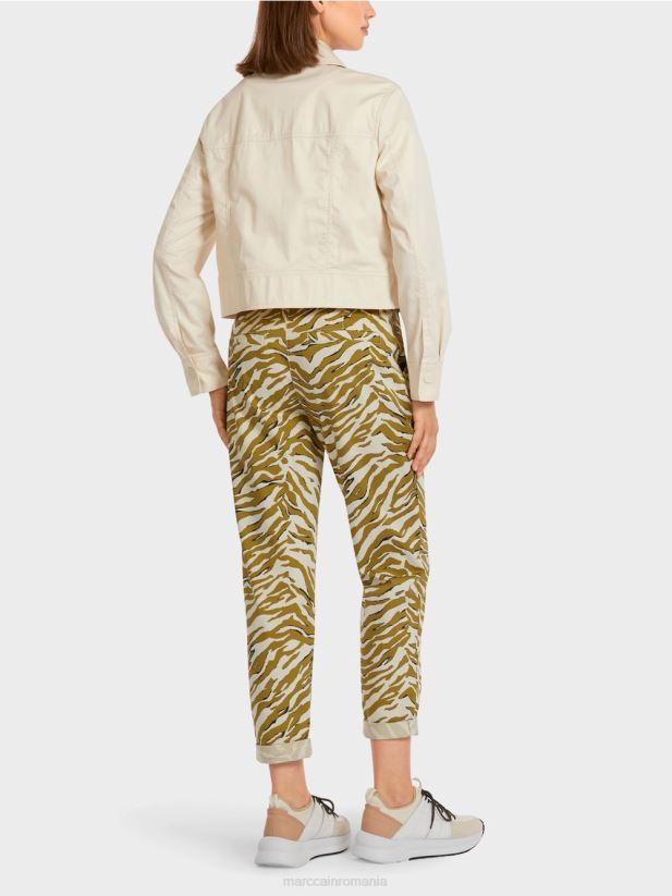 geaca „regândiți împreună”. Marc Cain cremă pudră îmbrăcăminte 4826HH401