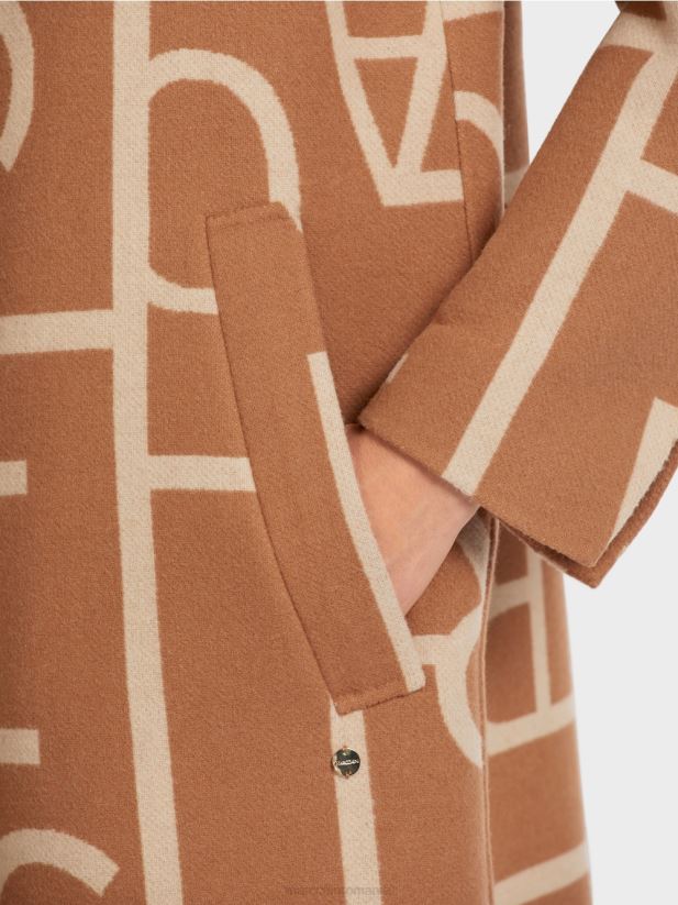 palton cu inscripții mc stilizate Marc Cain cămilă îmbrăcăminte 4826HH291