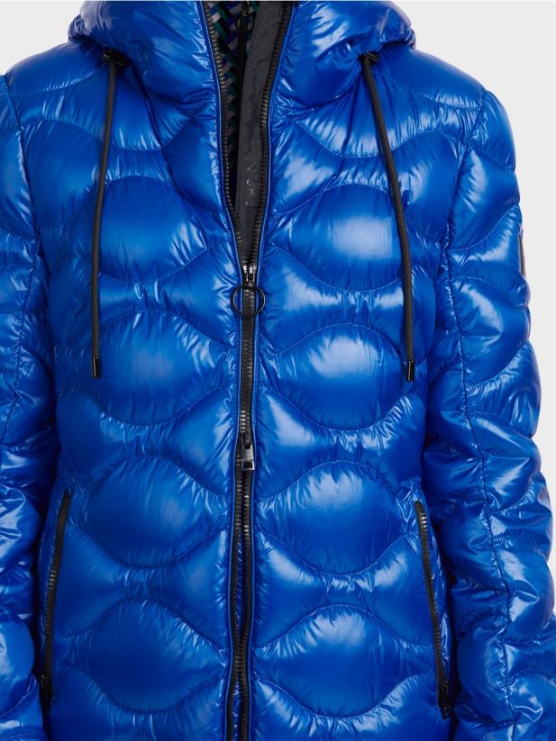 palton matlasat „rethink together”. Marc Cain albastru regal strălucitor îmbrăcăminte 4826HH221