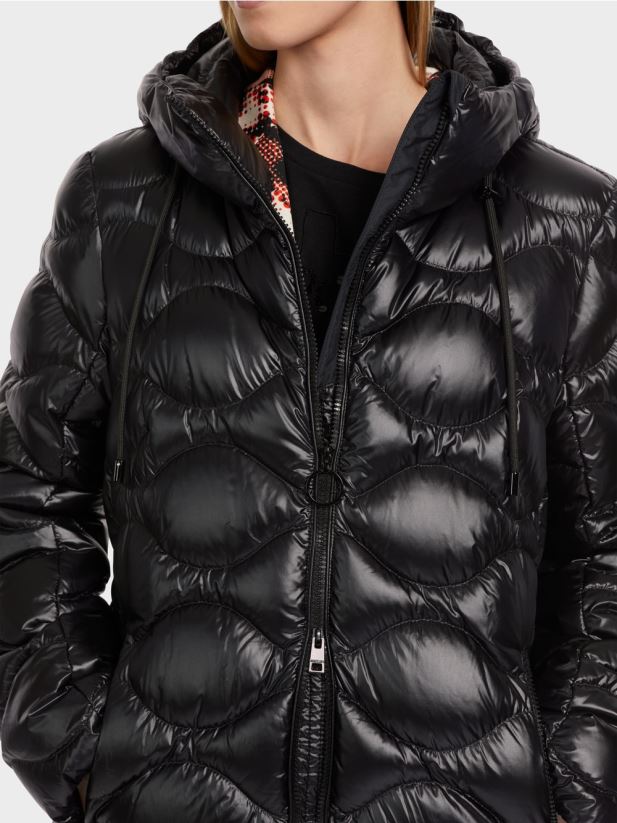 palton matlasat „rethink together”. Marc Cain negru îmbrăcăminte 4826HH245