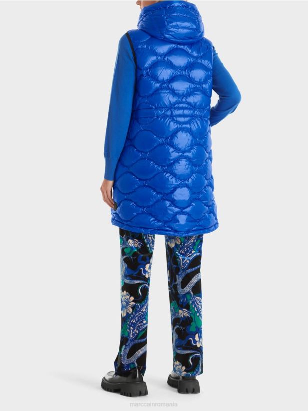 vestă matlasată lungă „rethink together”. Marc Cain albastru regal strălucitor îmbrăcăminte 4826HH219