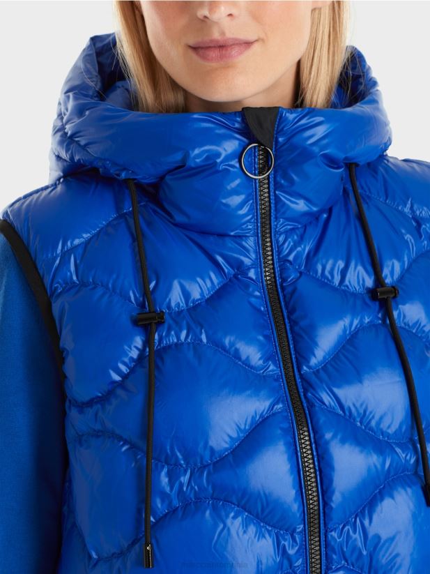 vestă matlasată lungă „rethink together”. Marc Cain albastru regal strălucitor îmbrăcăminte 4826HH219