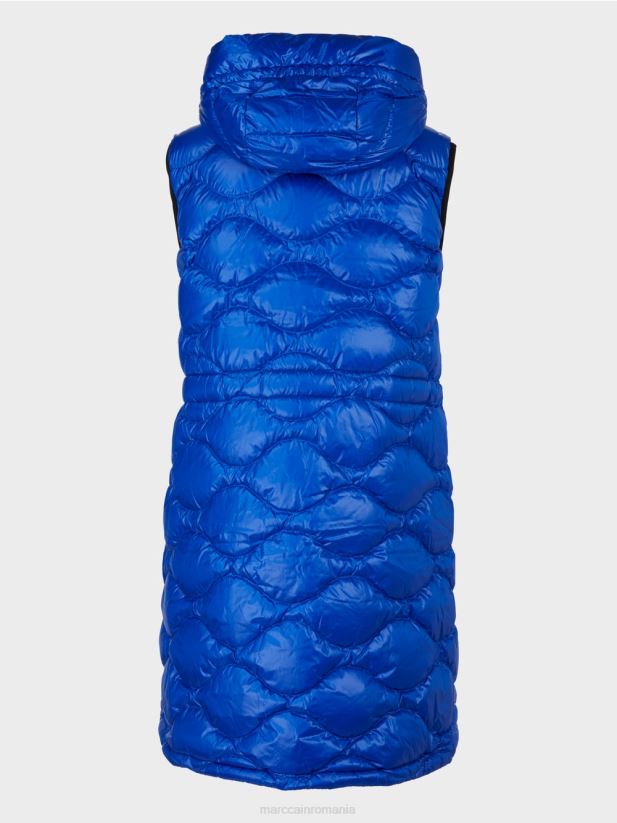 vestă matlasată lungă „rethink together”. Marc Cain albastru regal strălucitor îmbrăcăminte 4826HH219