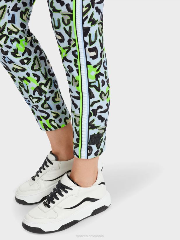 pantaloni îngusti sofia cu imprimeu peste tot Marc Cain albastru pudra moale îmbrăcăminte 4826HH562