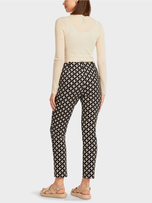 pantaloni într-un model geometric Marc Cain negru îmbrăcăminte 4826HH720