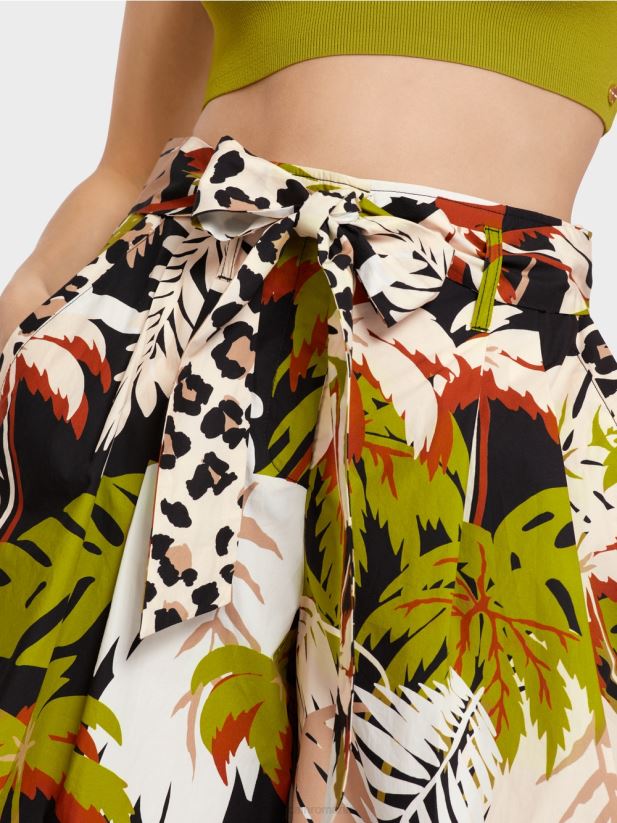 pantaloni scurți în stil paperbag Marc Cain verde oliv intens îmbrăcăminte 4826HH641