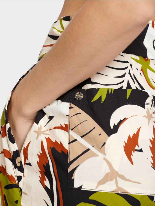 pantaloni scurți în stil paperbag Marc Cain verde oliv intens îmbrăcăminte 4826HH641