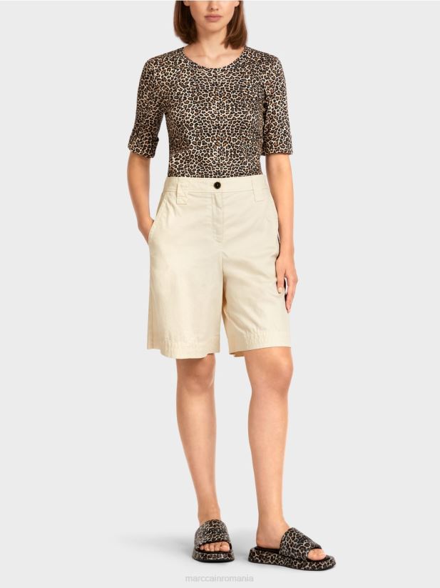 pantaloni scurți „regândiți împreună”. Marc Cain cremă pudră îmbrăcăminte 4826HH704