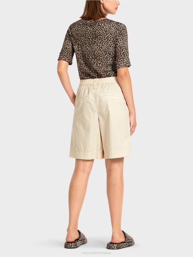 pantaloni scurți „regândiți împreună”. Marc Cain cremă pudră îmbrăcăminte 4826HH704