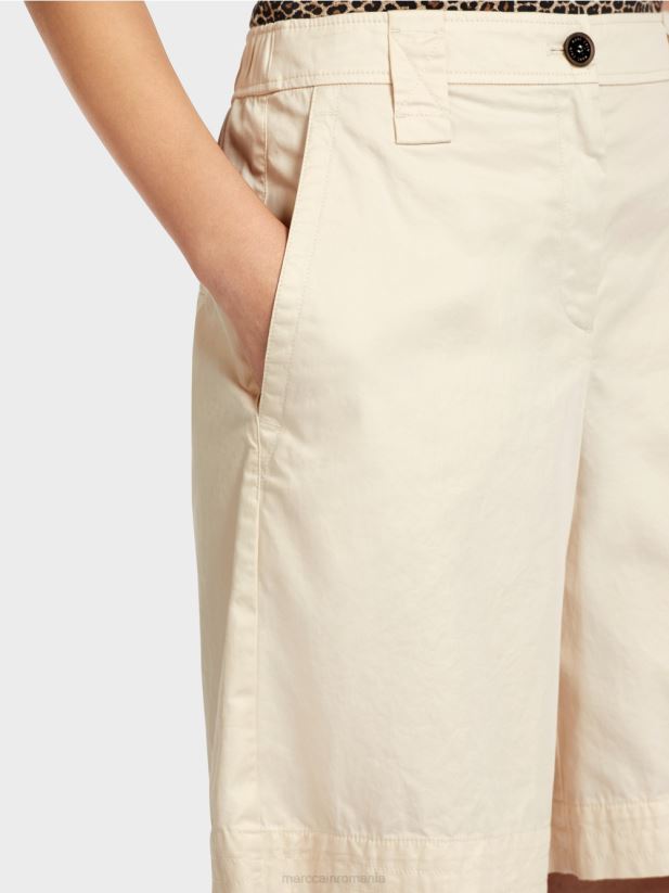 pantaloni scurți „regândiți împreună”. Marc Cain cremă pudră îmbrăcăminte 4826HH704