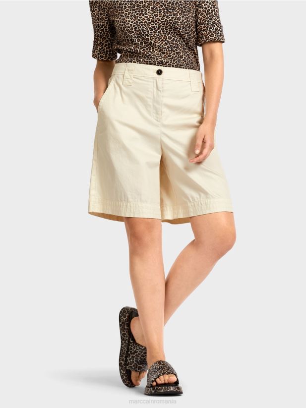 pantaloni scurți „regândiți împreună”. Marc Cain cremă pudră îmbrăcăminte 4826HH704