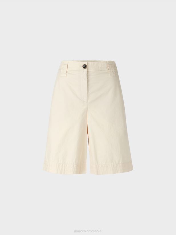 pantaloni scurți „regândiți împreună”. Marc Cain cremă pudră îmbrăcăminte 4826HH704