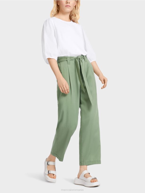 pantaloni welleri „regândiți împreună”. Marc Cain verde mistic îmbrăcăminte 4826HH652