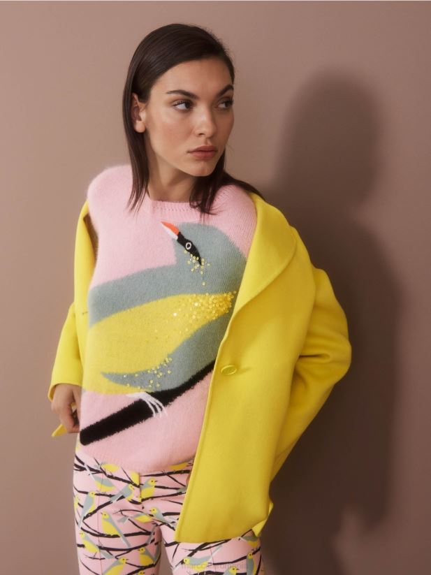 pulover boucle „rethink together”. Marc Cain roz pudra moale îmbrăcăminte 4826HH1119