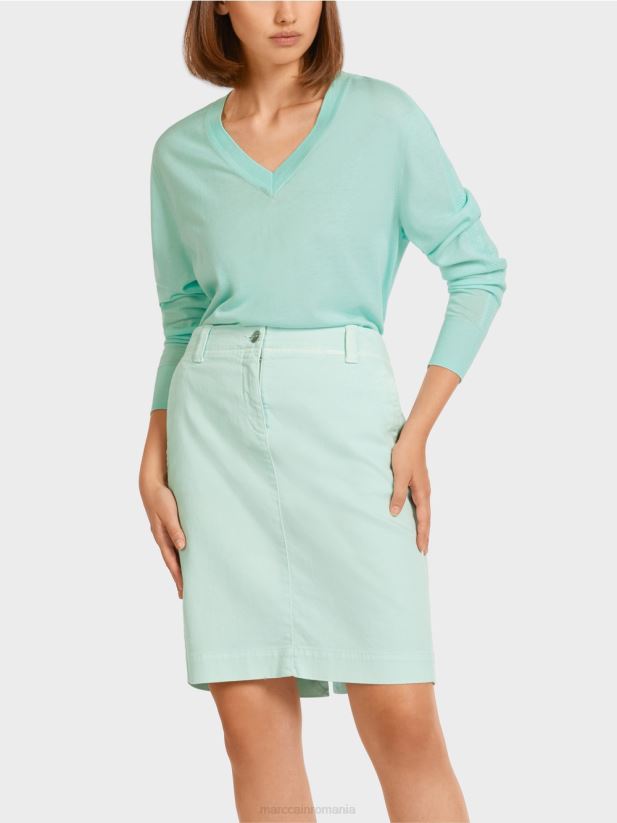 pulover elegant din tricot fin cu decolteu in V Marc Cain luminator moale îmbrăcăminte 4826HH1170