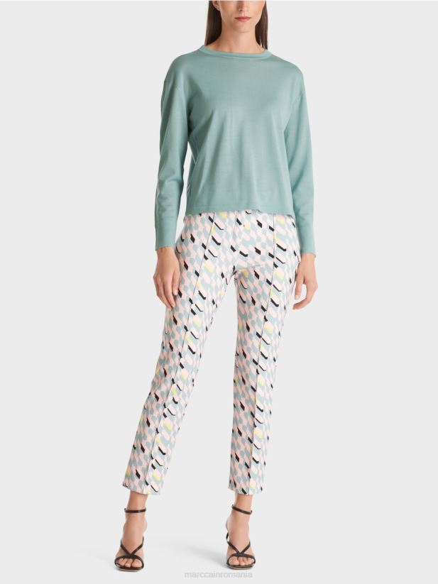 albastru închis la cer