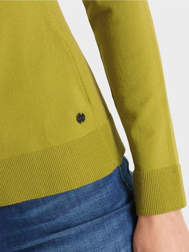 pulover tricotat fin „regândiți împreună”. Marc Cain verde măsliniu strălucitor îmbrăcăminte 4826HH1075